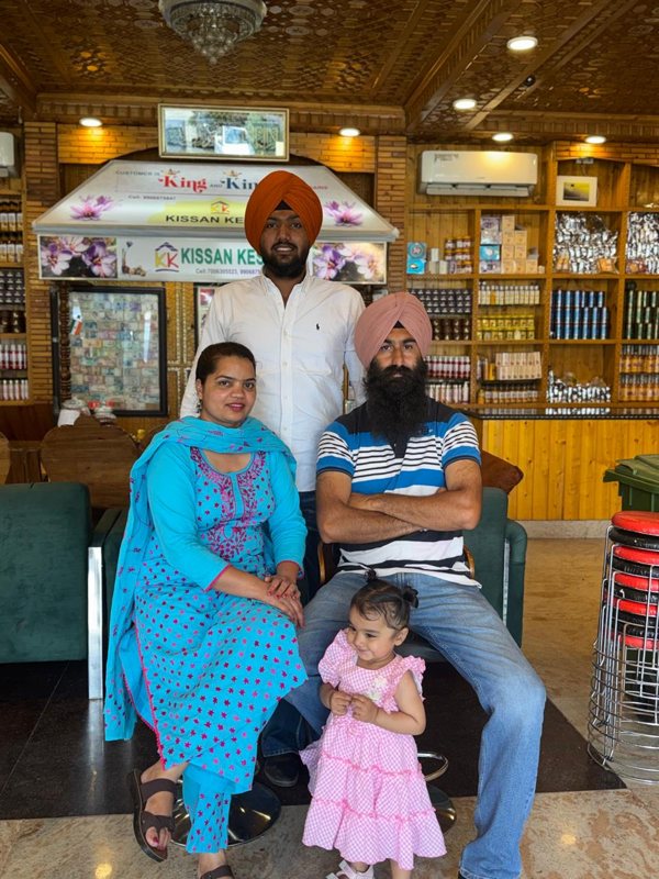 Guest at Kissan Kesar